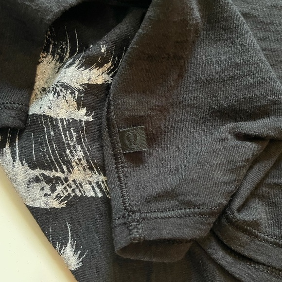 Lululemon Lightest Cropped Tee - Picture 3 of 3